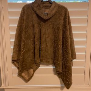 Pancho, super soft fur with cowl neck